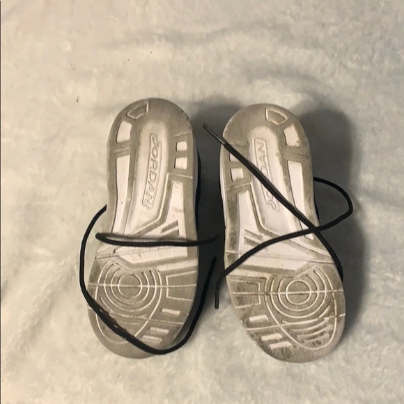 Gently worn kids sneakers - Picture 4 of 4